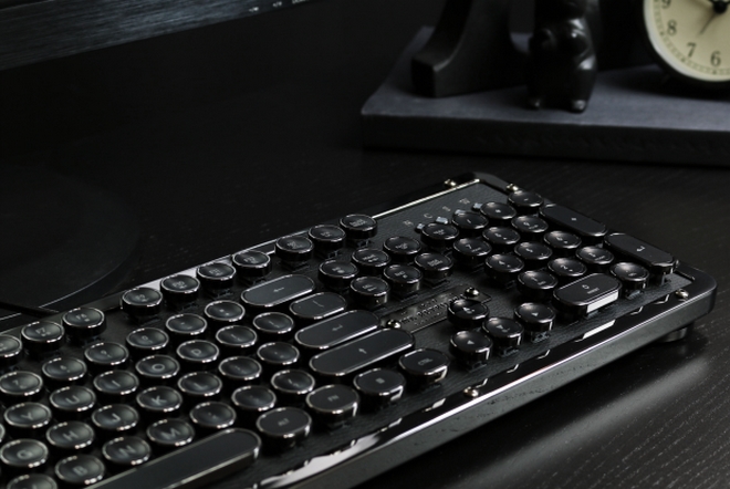 Azio Retro Classic Keyboard Black Onyx